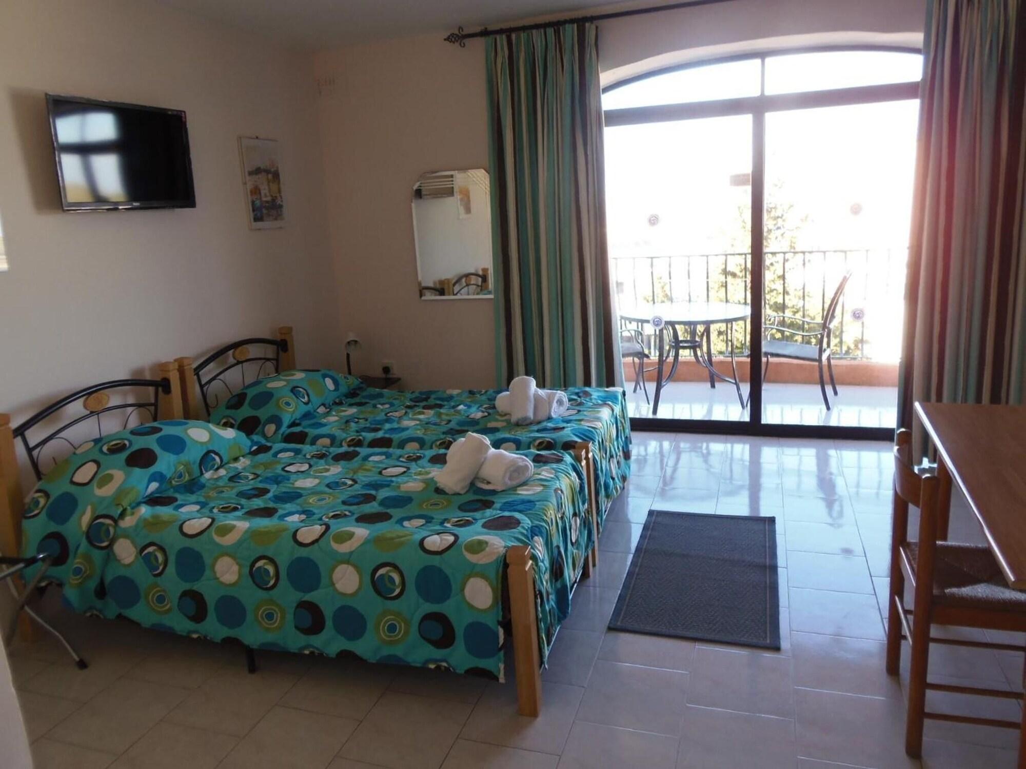 White Dolphin Complex Aparthotel Qawra Exteriör bild