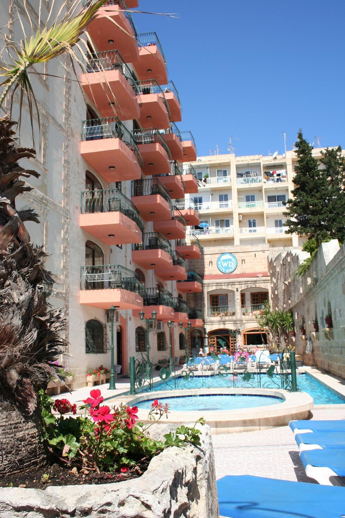 White Dolphin Complex Aparthotel Qawra Exteriör bild