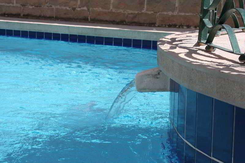 White Dolphin Complex Aparthotel Qawra Exteriör bild