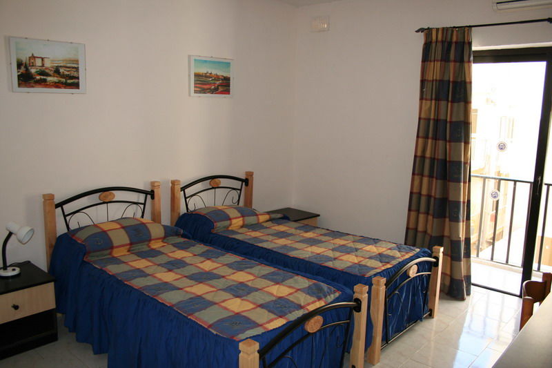 White Dolphin Complex Aparthotel Qawra Exteriör bild